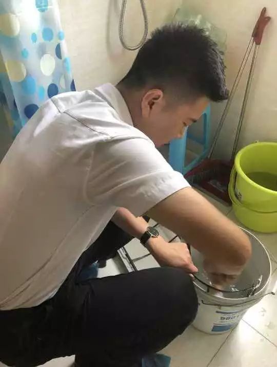 羅蘭品質(zhì)服務(wù)月,免費空調(diào)清洗在行動